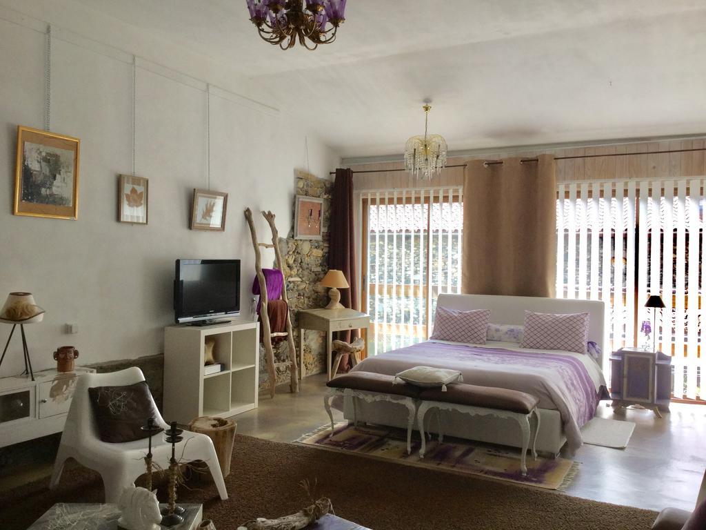 Loft Atypique Bed and Breakfast Villeneuve-de-Rivière Buitenkant foto